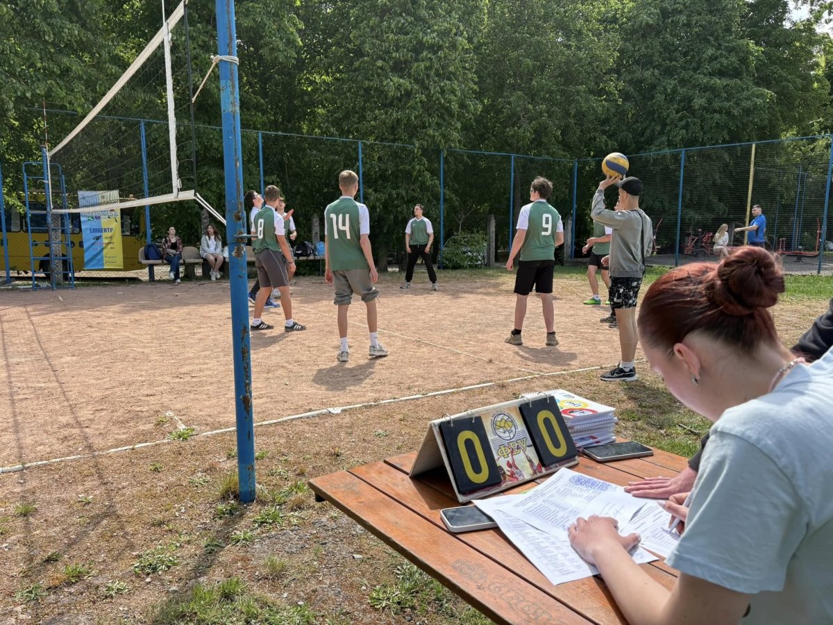 Стипендіат місцевого осередку НОК України в Тернопільській області в рамках проєкту #OlympicLab Анжеліка Федорак поділилася враженнями та думками про суддівство у волейболі: 🏐