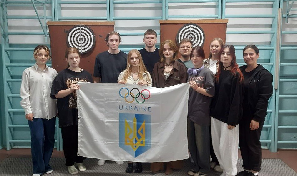 Фотографія з олімпійським прапором